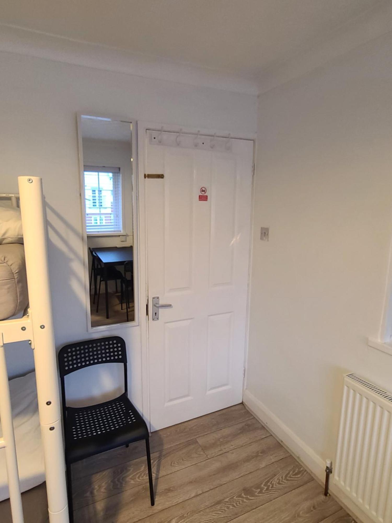 Quick Stop-gatwick Stay, Triple Homestay Ifield